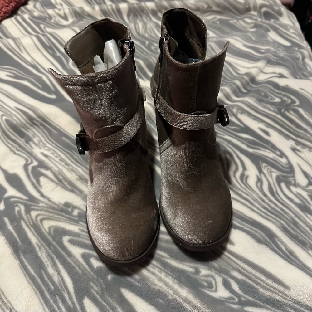 Not Rated Jibu Velvet Ankle Boot Nude Size 7.5